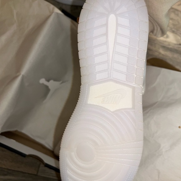 SOLD ***Nike Jordan’s Glitter Swoosh 🎁 NEW! name brand NIKE JORDAN - Picture 11 of 16